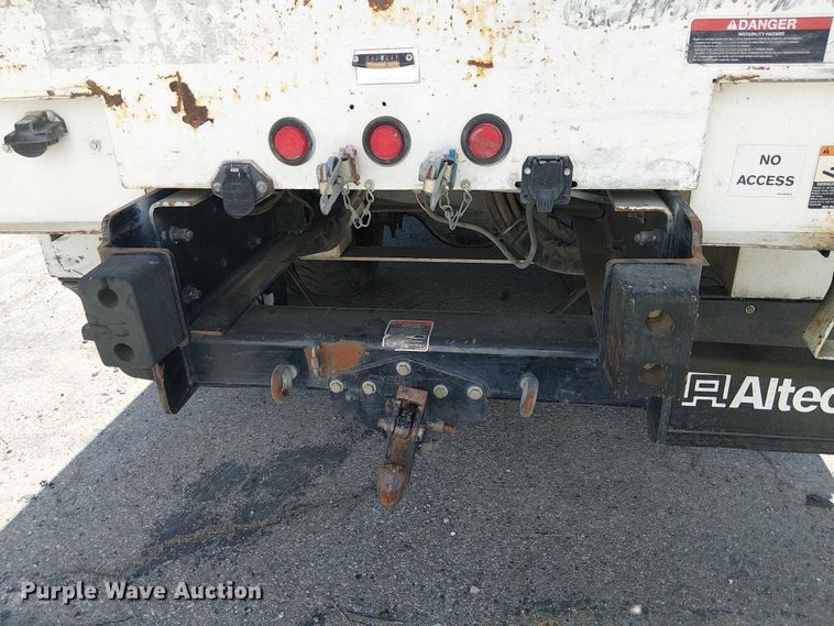 image for item YA0961 2013 International 7300 bucket truck