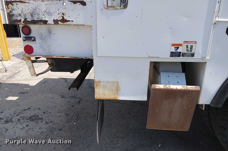 image for item YA0961 2013 International 7300 bucket truck