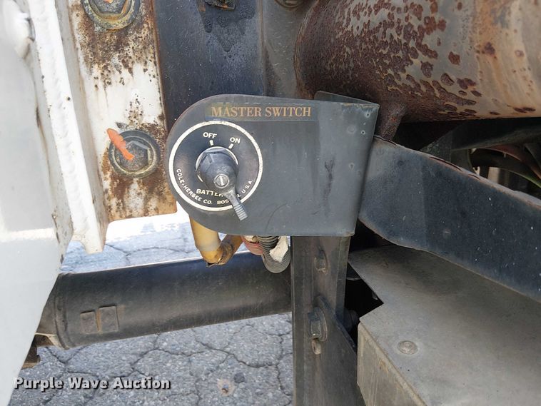 image for item YA0961 2013 International 7300 bucket truck