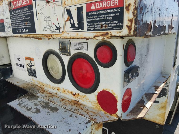 image for item YA0961 2013 International 7300 bucket truck