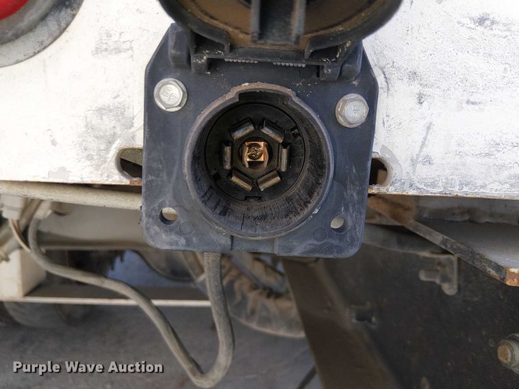 image for item YA0961 2013 International 7300 bucket truck