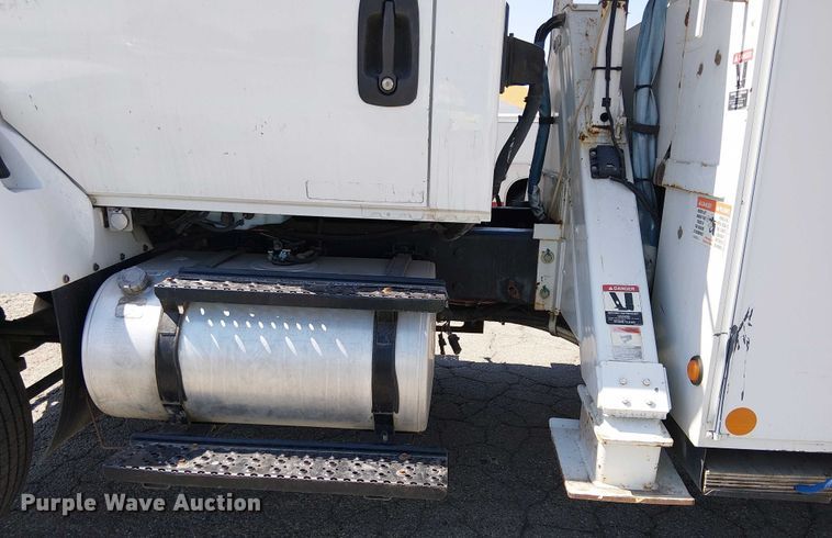 image for item YA0961 2013 International 7300 bucket truck