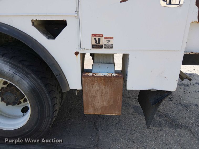 image for item YA0961 2013 International 7300 bucket truck