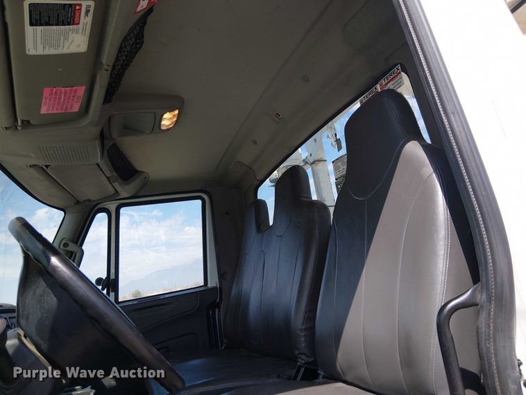 image for item YA0961 2013 International 7300 bucket truck