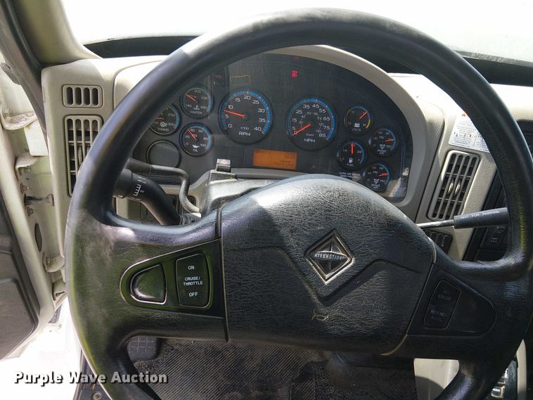 image for item YA0961 2013 International 7300 bucket truck