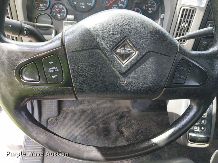 image for item YA0961 2013 International 7300 bucket truck