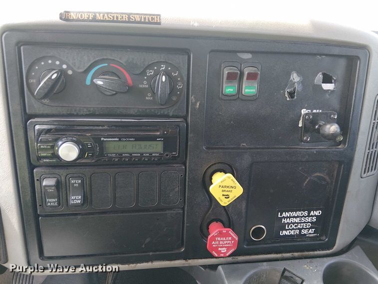 image for item YA0961 2013 International 7300 bucket truck