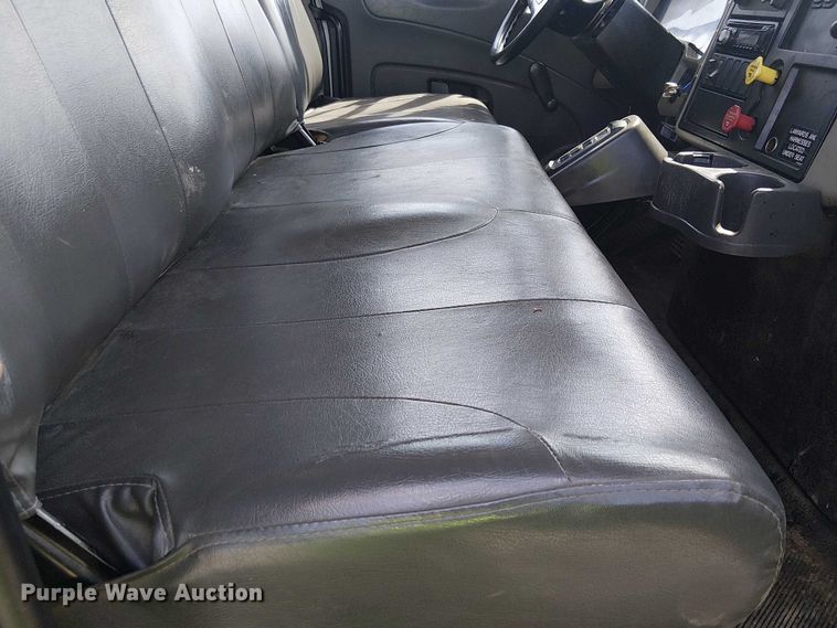 image for item YA0961 2013 International 7300 bucket truck