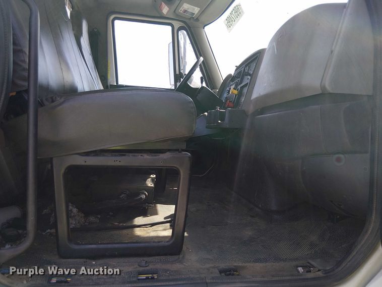 image for item YA0961 2013 International 7300 bucket truck