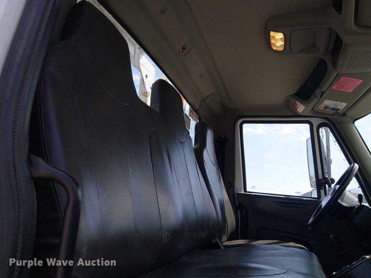 image for item YA0961 2013 International 7300 bucket truck