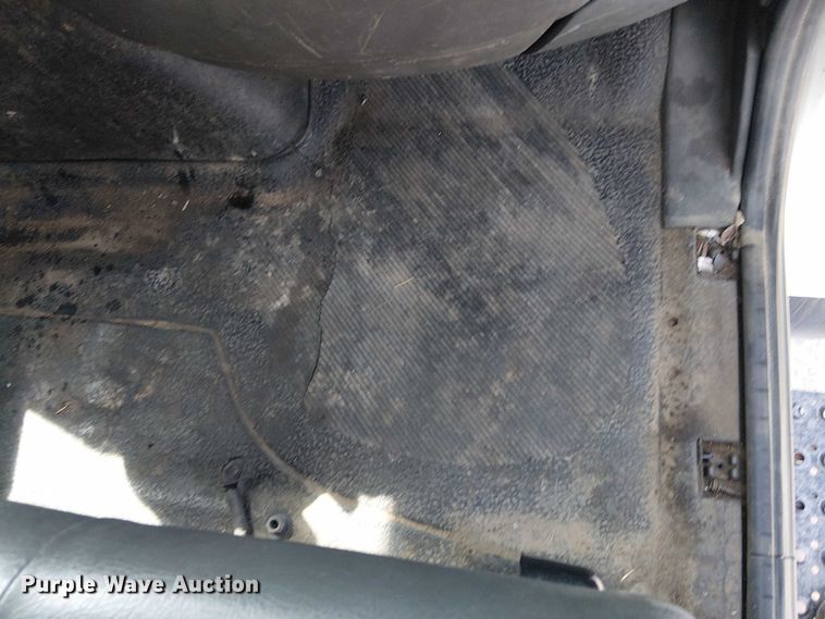 image for item YA0961 2013 International 7300 bucket truck