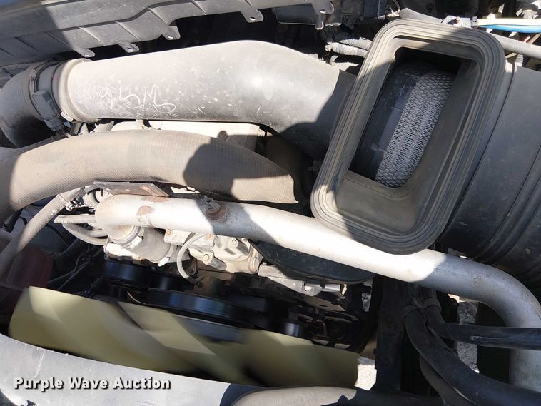 image for item YA0961 2013 International 7300 bucket truck