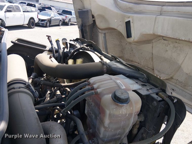 image for item YA0961 2013 International 7300 bucket truck