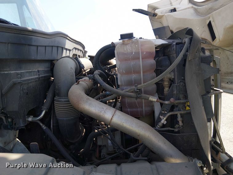 image for item YA0961 2013 International 7300 bucket truck