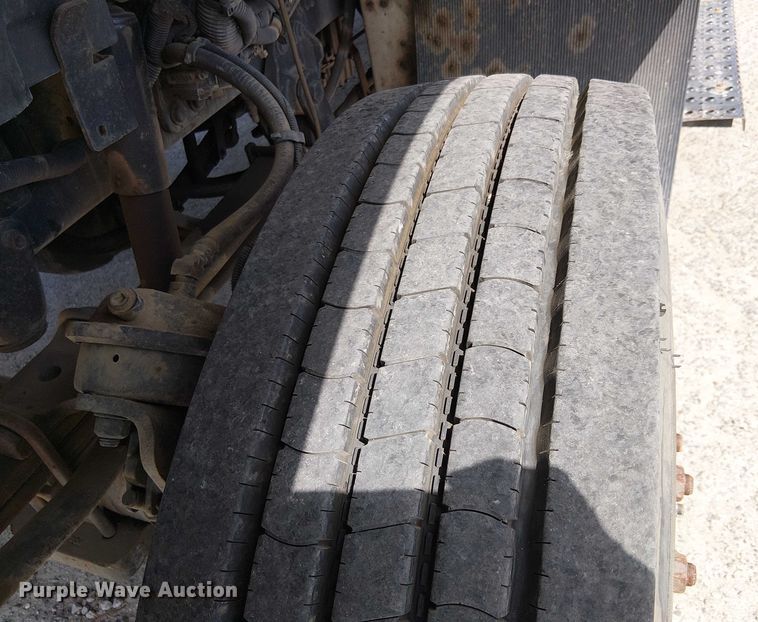 image for item YA0961 2013 International 7300 bucket truck