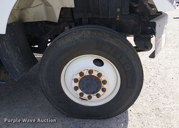 image for item YA0961 2013 International 7300 bucket truck