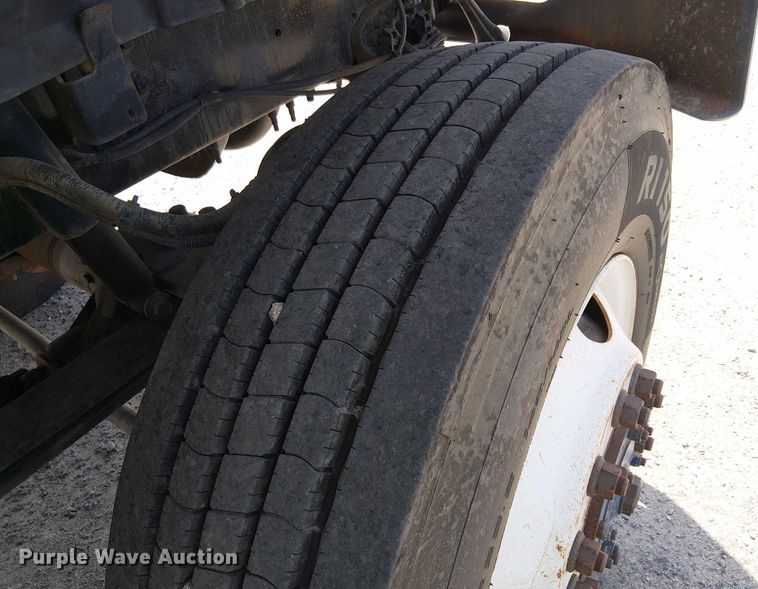 image for item YA0961 2013 International 7300 bucket truck