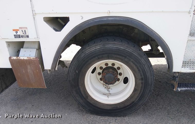 image for item YA0961 2013 International 7300 bucket truck