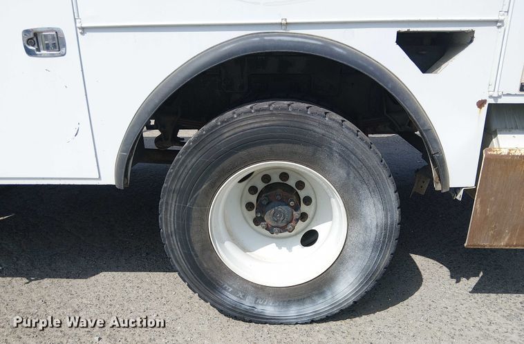 image for item YA0961 2013 International 7300 bucket truck