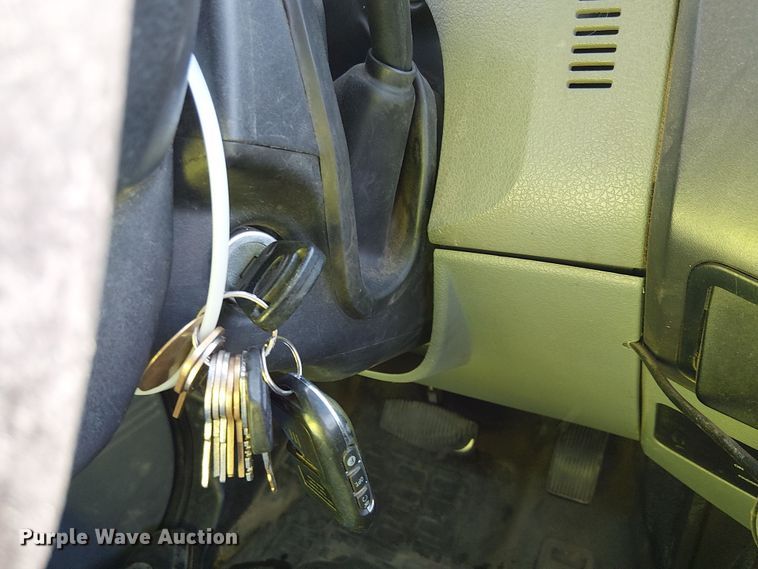 image for item YA0962 2015 Ford F450 Super Duty flatbed truck