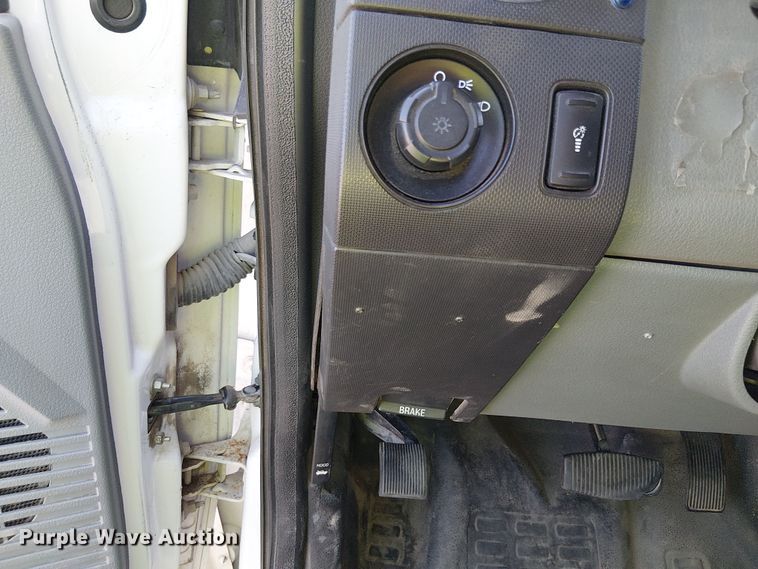 image for item YA0962 2015 Ford F450 Super Duty flatbed truck