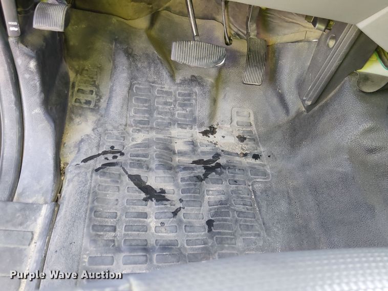 image for item YA0962 2015 Ford F450 Super Duty flatbed truck