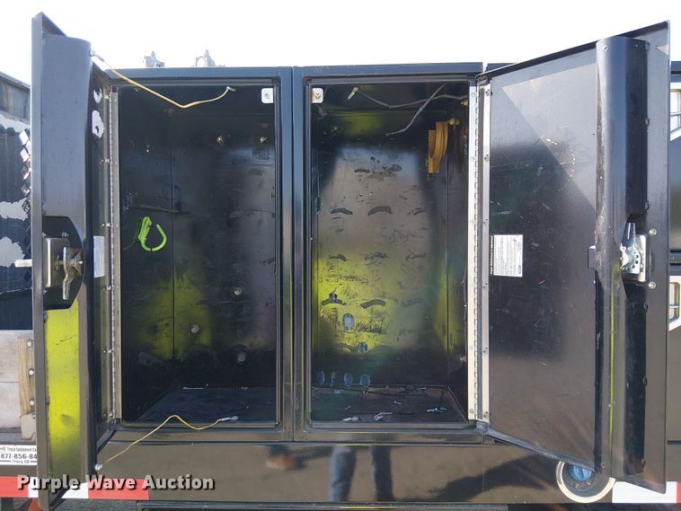 image for item YA0962 2015 Ford F450 Super Duty flatbed truck