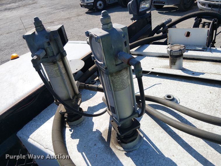 image for item YA0962 2015 Ford F450 Super Duty flatbed truck