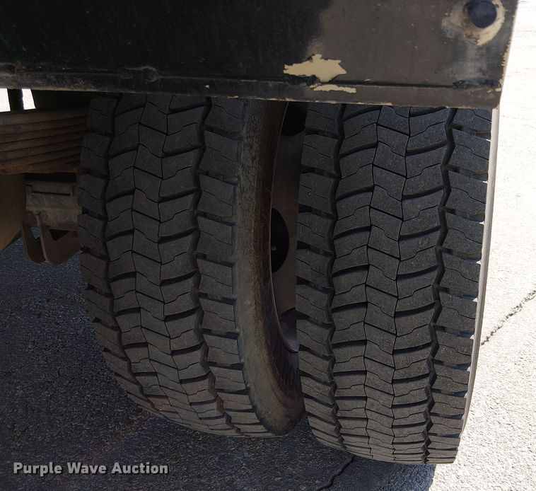 image for item YA0962 2015 Ford F450 Super Duty flatbed truck