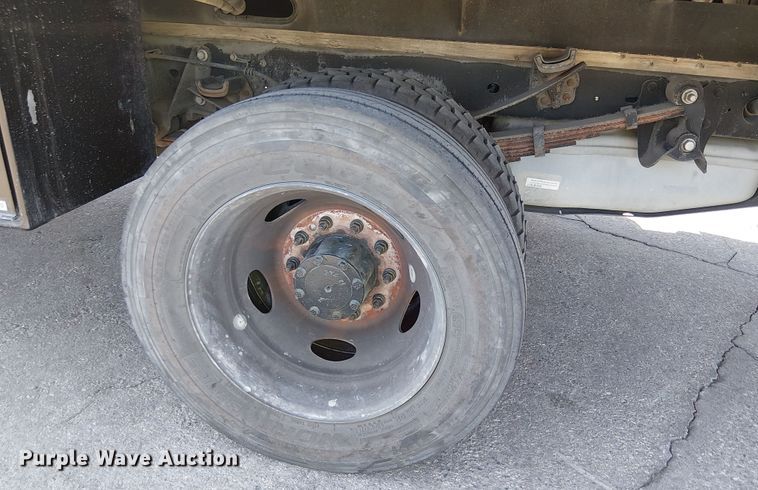 image for item YA0962 2015 Ford F450 Super Duty flatbed truck