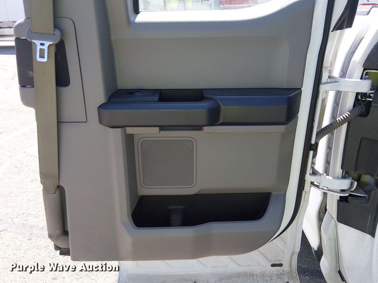 image for item YA0963 2016 Ford F150 SuperCab pickup truck