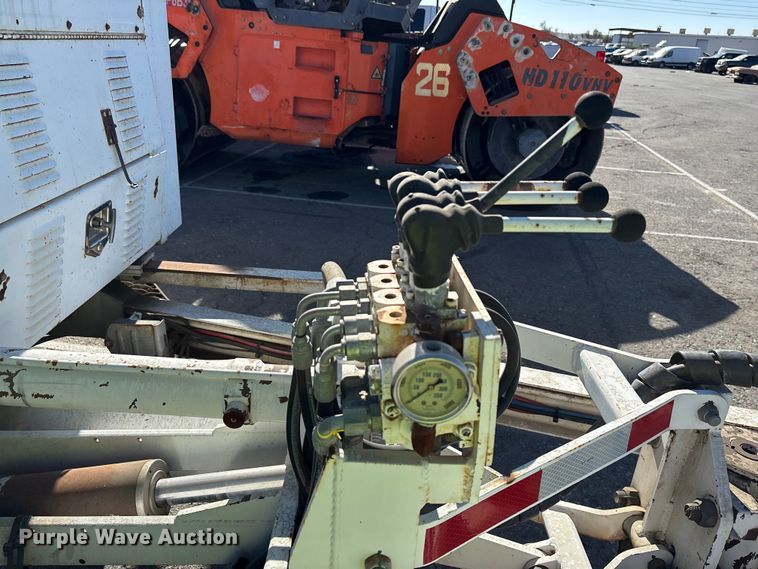 image for item YA0976 2009 Hogg & Davis HYDRA-985 cable puller trailer