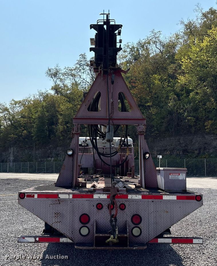 image for item YA0979 2013 Peterbilt 365 crane truck