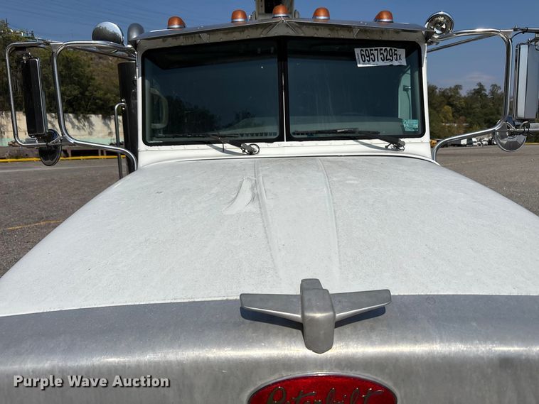 image for item YA0979 2013 Peterbilt 365 crane truck