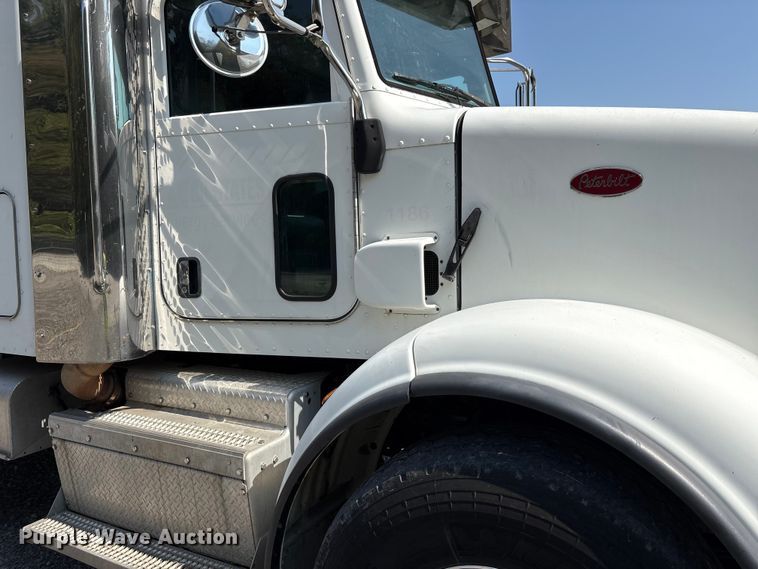 image for item YA0979 2013 Peterbilt 365 crane truck