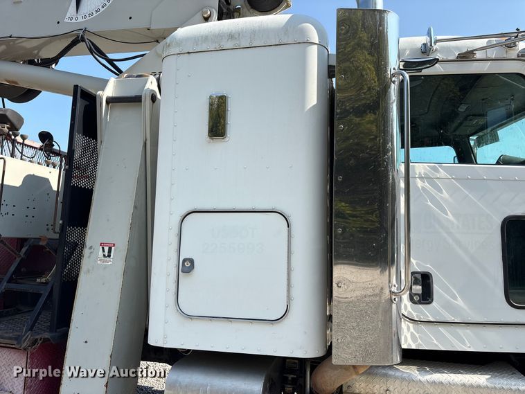 image for item YA0979 2013 Peterbilt 365 crane truck