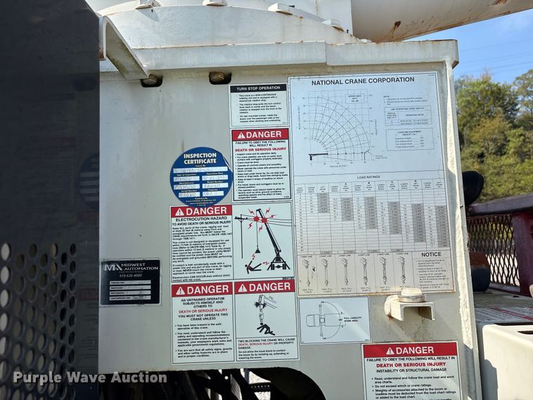 image for item YA0979 2013 Peterbilt 365 crane truck