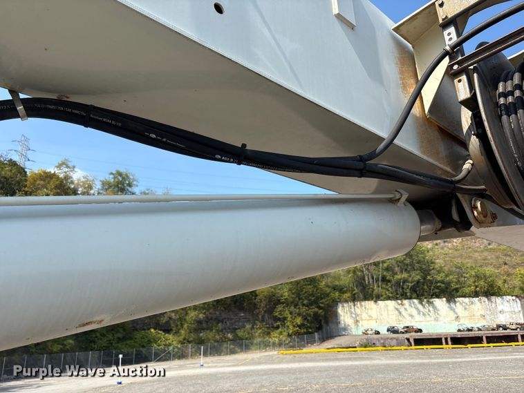 image for item YA0979 2013 Peterbilt 365 crane truck