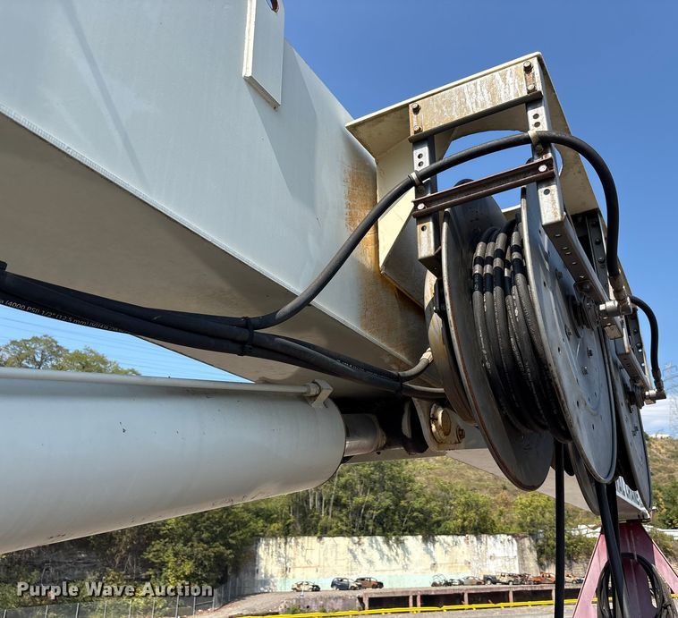 image for item YA0979 2013 Peterbilt 365 crane truck