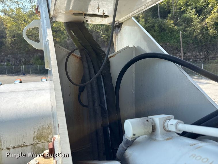 image for item YA0979 2013 Peterbilt 365 crane truck