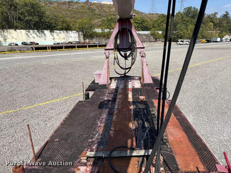 image for item YA0979 2013 Peterbilt 365 crane truck