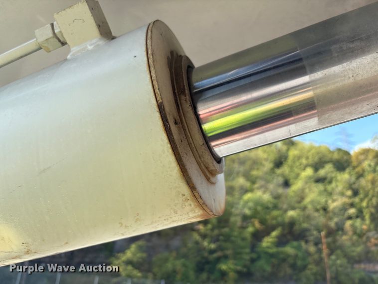 image for item YA0979 2013 Peterbilt 365 crane truck