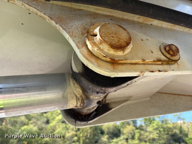 image for item YA0979 2013 Peterbilt 365 crane truck