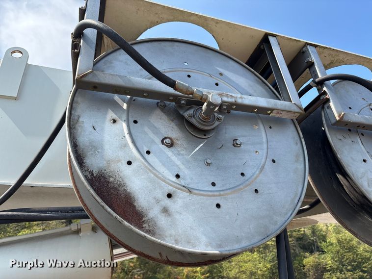 image for item YA0979 2013 Peterbilt 365 crane truck