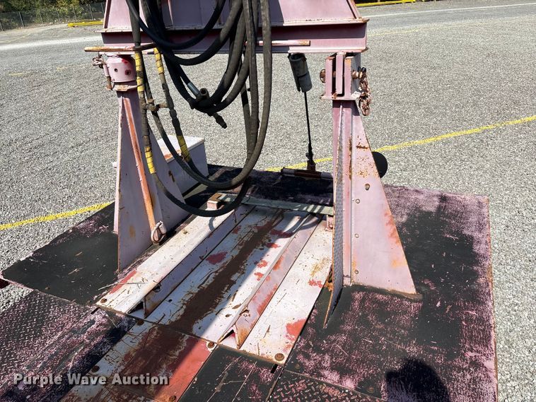 image for item YA0979 2013 Peterbilt 365 crane truck