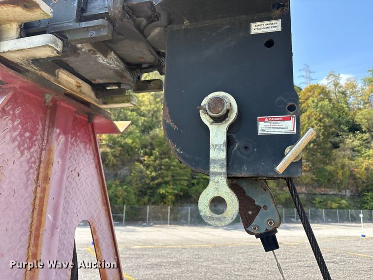 image for item YA0979 2013 Peterbilt 365 crane truck