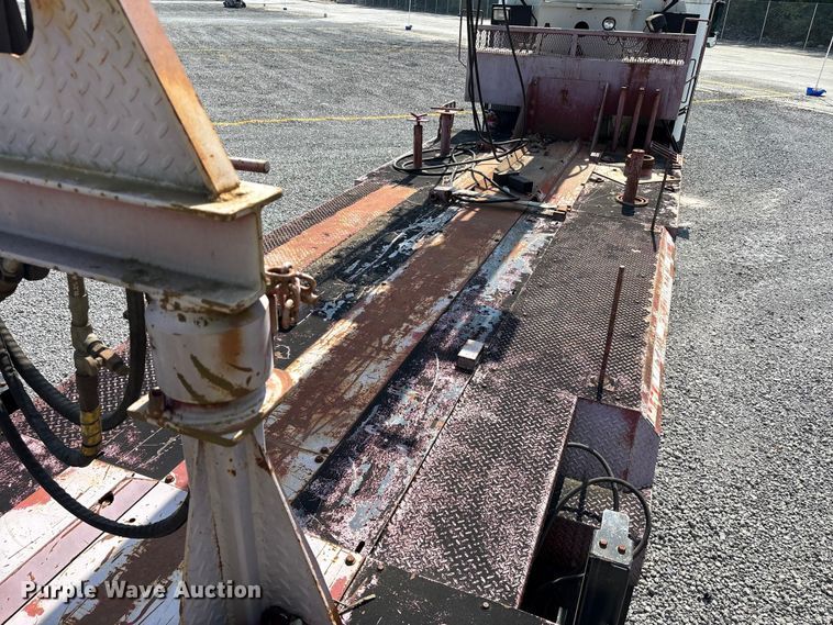 image for item YA0979 2013 Peterbilt 365 crane truck