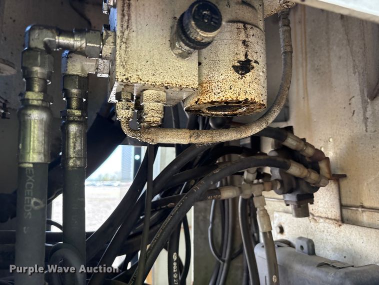 image for item YA0979 2013 Peterbilt 365 crane truck