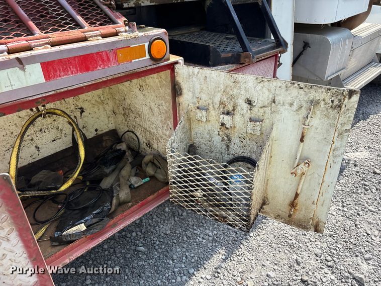 image for item YA0979 2013 Peterbilt 365 crane truck