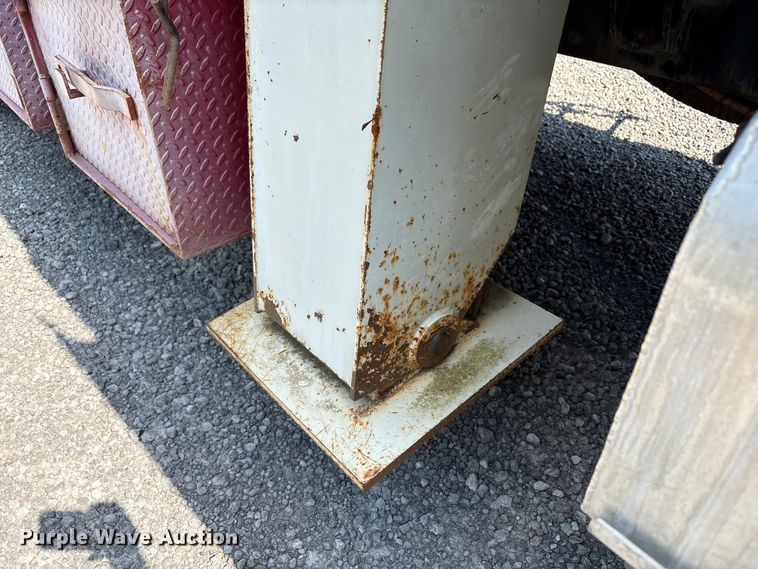 image for item YA0979 2013 Peterbilt 365 crane truck